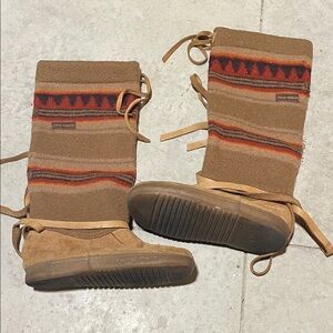 Steger Mukluks Tan and Orange Patterned Boots